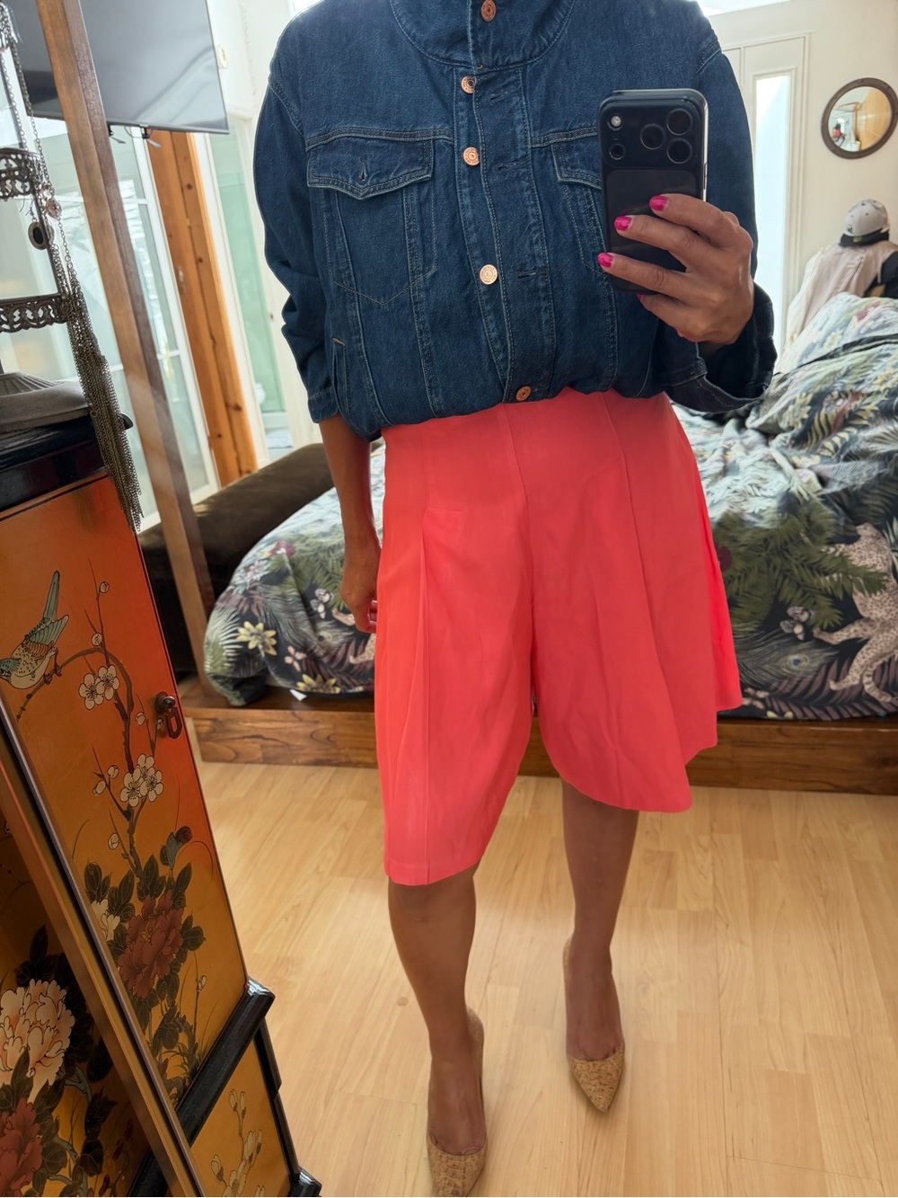 Vintage High-Waist Coral Women’s Pleated Bermuda Culottes Shorts.